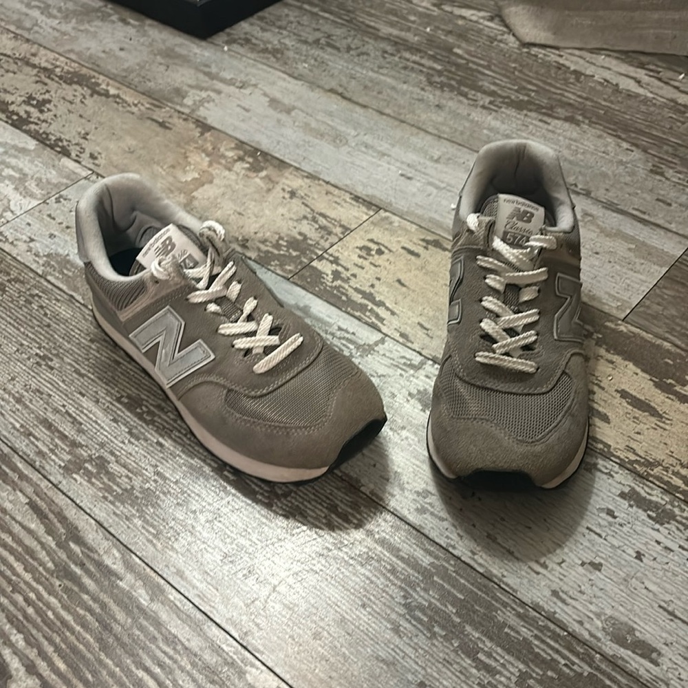 Men’s grey new balances 574 Size 9.5